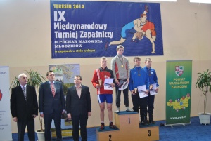 IX Międzynarodowy Turniej Zapaśniczy o Puchar Mazowsza Młodzików - Teresin 2014 - Hubert Antolak na drugim stopniu podium
