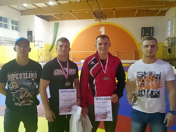 Młodzieżowe Mistrzostwa Polski w zapasach w stylu wolnym - Krasnystaw 2015