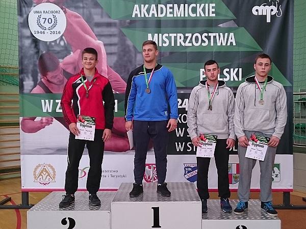 Akademickie Mistrzostwa Polski - Racibórz 2016 - Michał Szymański na drugim stopniu podium