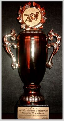 Puchar za zajecie II miejsca w klasyfikacji klubowej w XVII Turnieju o Memoriał Henryka Nowocienia