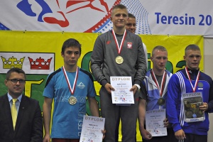 Mistrzostwa Polski Juniorów w zapasach w stylu wolnym - Kamil Rybicki na najwyższym stopniu podium
