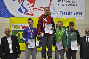 Mistrzostwa Polski Juniorów w zapasach w stylu wolnym - Robert Michta na najwyższym stopniu podium