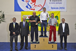 Mistrzostwa Polski Juniorów w zapasach w stylu wolnym - Artur Albinowski na najwyższym stopniu podium