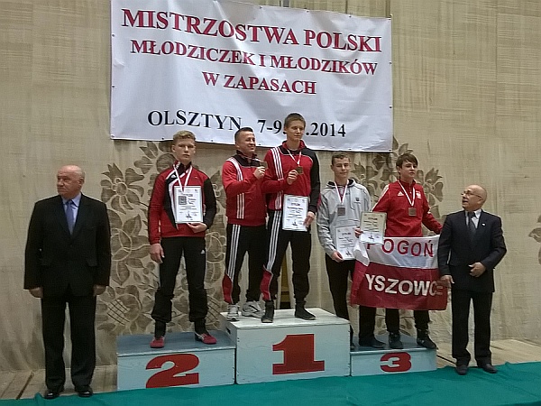 Mistrzostwa Polski Młodzików - Olsztyn 2014 - Mateusz Selerski na drugim stopniu podium kategorii wagowej do 66 kilogramów.