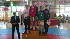 Międzynarodowe Mistrzostwa Polski Juniorów i Kadetów - Brzeźnica 2015 - Wiktor Szmulaj na najwyższym stopniu podium