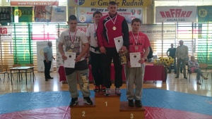 Międzynarodowe Mistrzostwa Polski Juniorów i Kadetów - Brzeźnica 2015 - Karol Turczyński na najwyższym stopniu podium