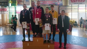Międzynarodowe Mistrzostwa Polski Juniorów i Kadetów - Brzeźnica 2015 - Kamil Banaszek na najwyższym stopniu podium