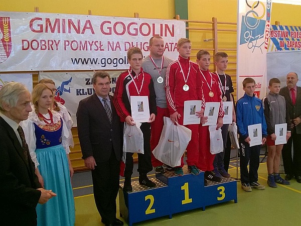 Mistrzostwa Polski Młodzików - Gągolin 2015 - Jakub Sieczka na drugim stopniu podium kategorii wagowej do 53 kilogramów